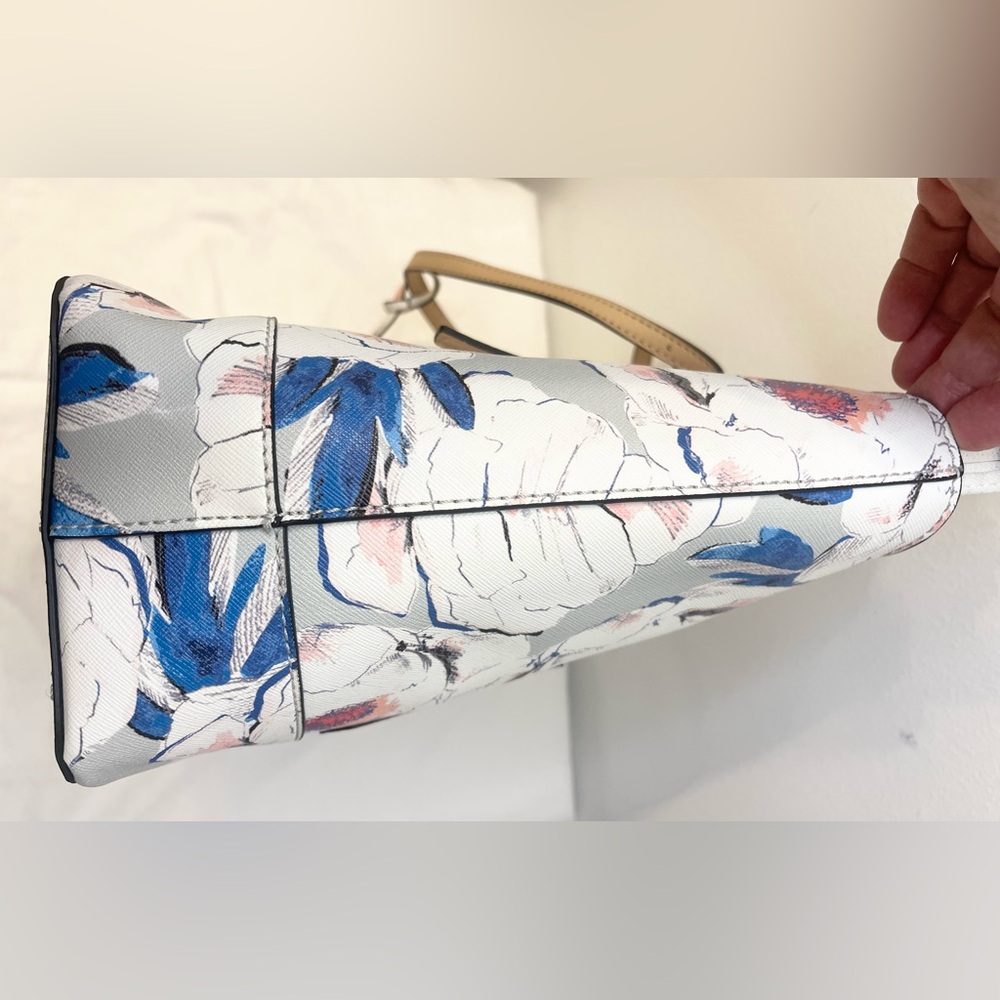 GUESS NWOT Watercolor Style Floral Tote Bag in White, Blue & Pink w/Tan Handles - Picture 8 of 11